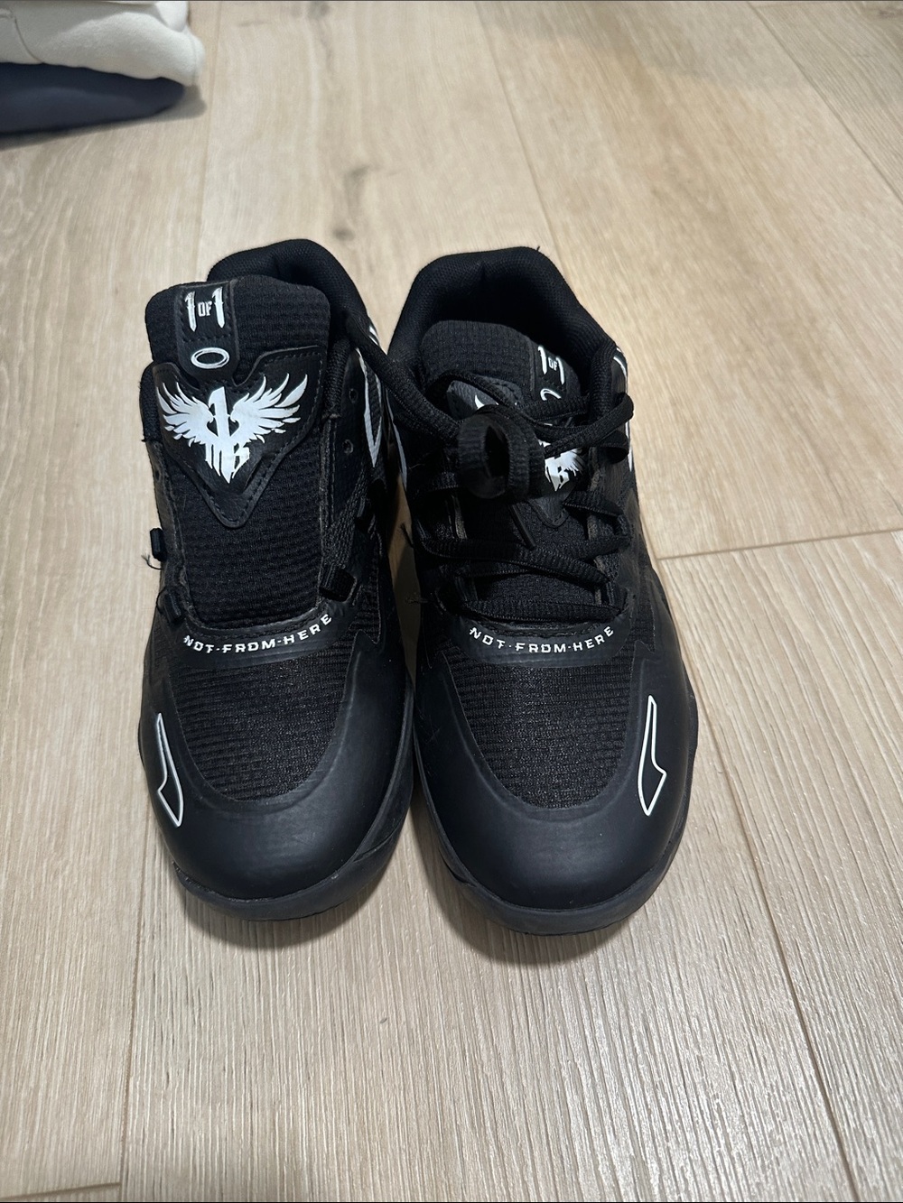 Boys la melo ball basketball sneakers size 3